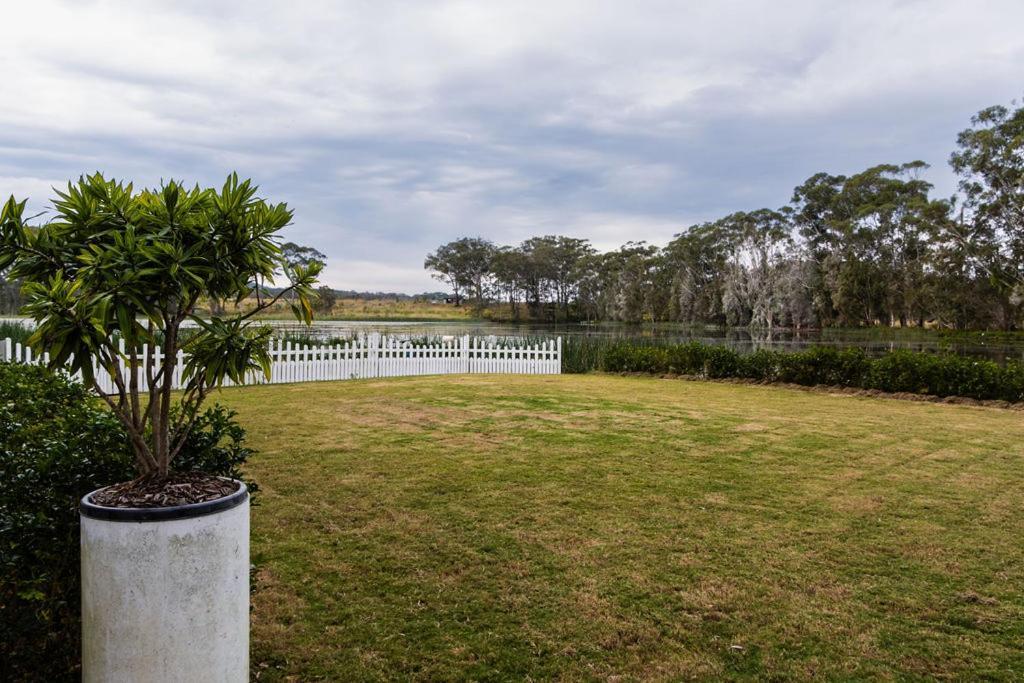 Lake Russell Retreat Emerald Beach Exterior foto